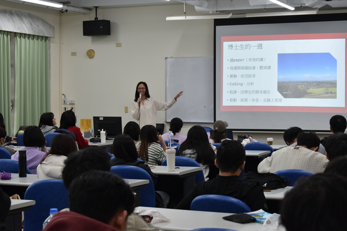 本系優秀系友李蘊薇博士講座「語言學，其實很科學：雙語腦袋與我的博士旅程」圖片